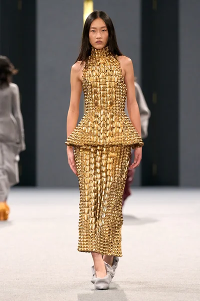 Look 12